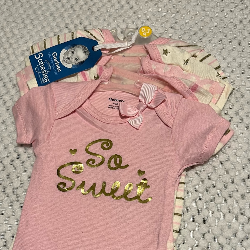 NWT 5 pack of 0-3 months gerber onsies